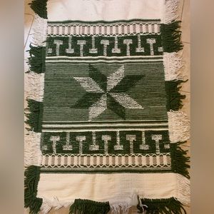 Woven Star Tapestry Green White Rug 33" x 52"
